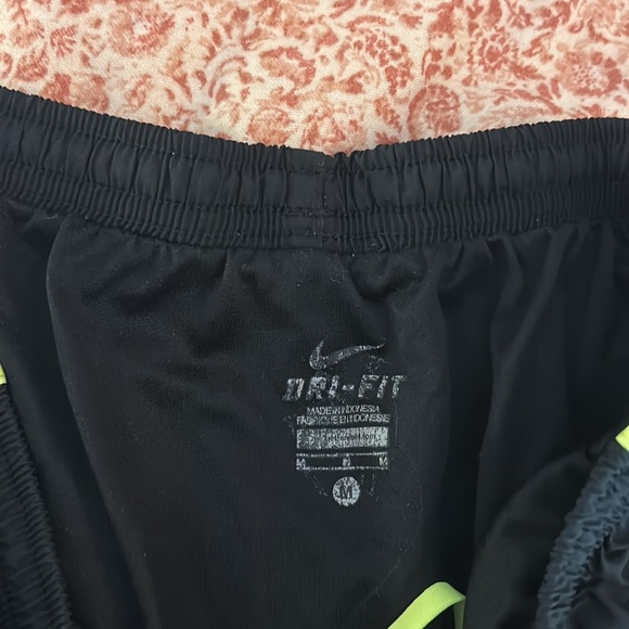 SET OF 2 Nike Athletic Shorts - Picture 8 of 9